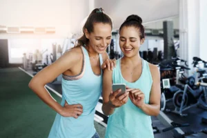 Trainees using free workout apps